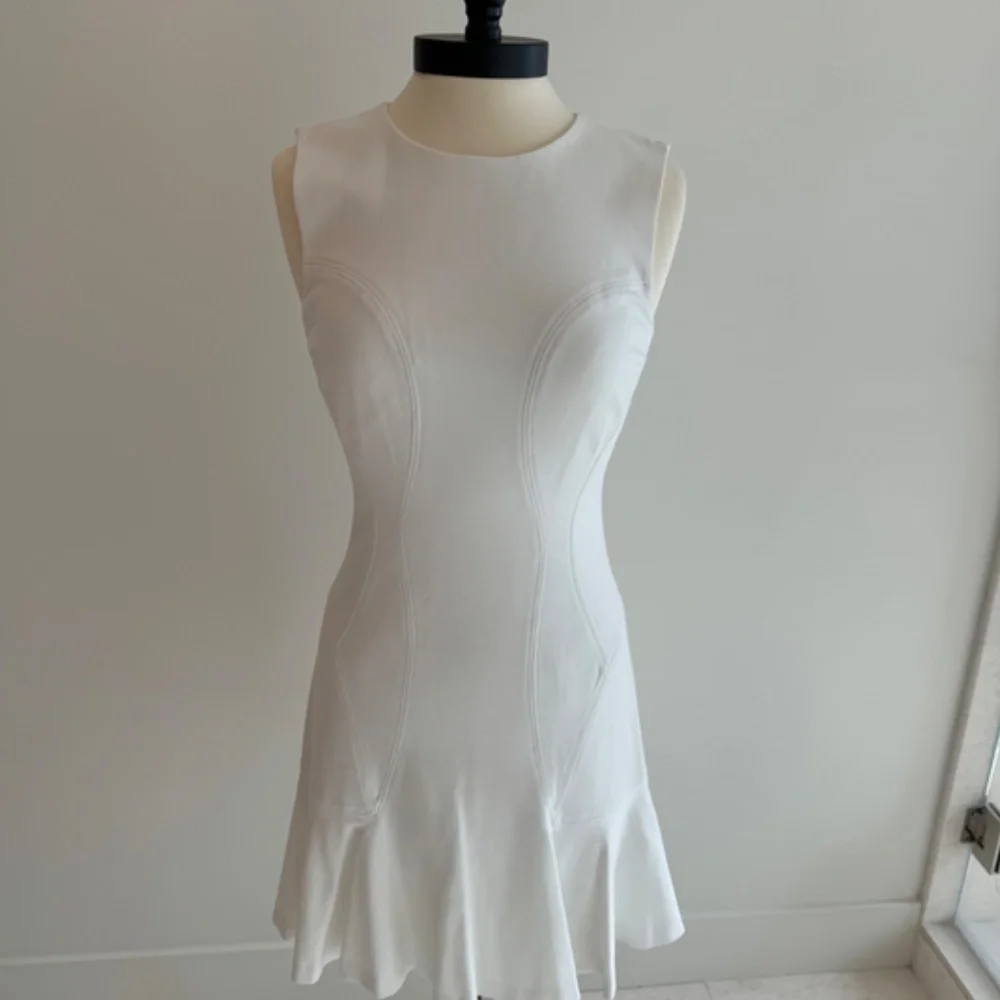 Diane Von Fürstenburg White Dress with Flounced Hem - Size 6 - Picture 5 of 7